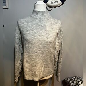 𝅺NWT-OLIVIA Women’s Mock Fringe Sweater